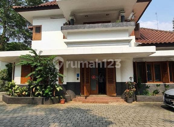 Disewakan Rumah Lokasi Sangat Strategis di Menteng