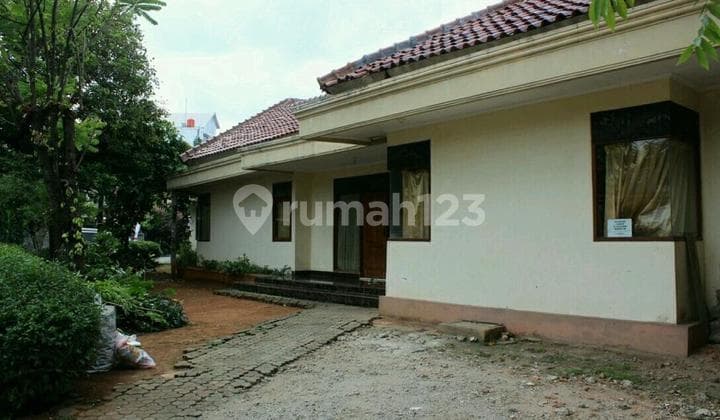 Dijual Rumah Posisi Hook di Lokasi Startegis di Menteng Jakarta Pusat