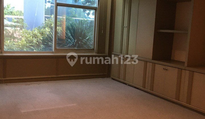 Disewakan Gedung 4 Lantai Lokasi di Menteng Jakarta Pusat