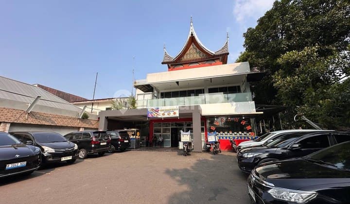 Dijual Rumah Makan Lokasi Sangat Strategis di Menteng