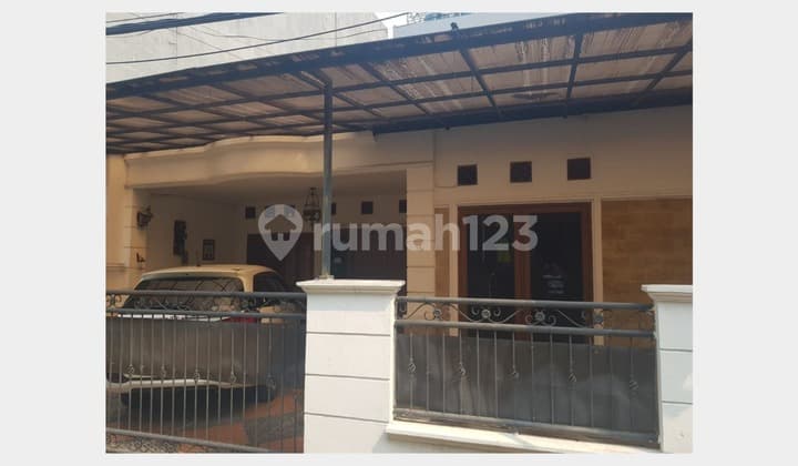 Rumah Strategis, Dekat Stasiun MRT Dukuh Atas, Cocok untuk Kost-Kostan.