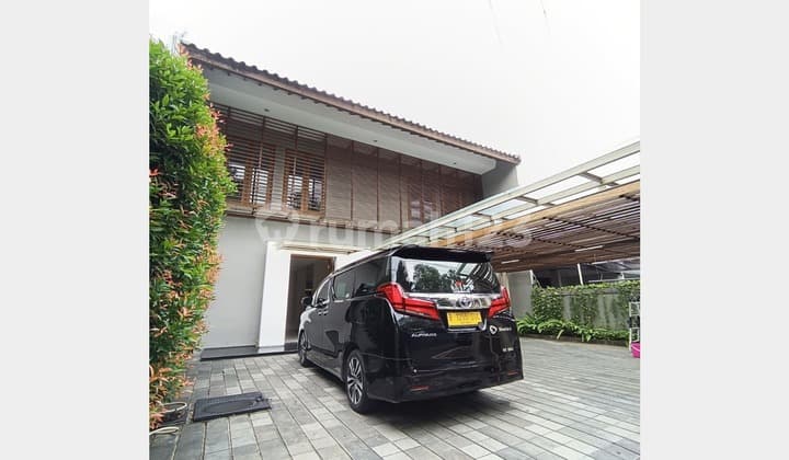 For Rent Luxury House in Elite Area of Menteng