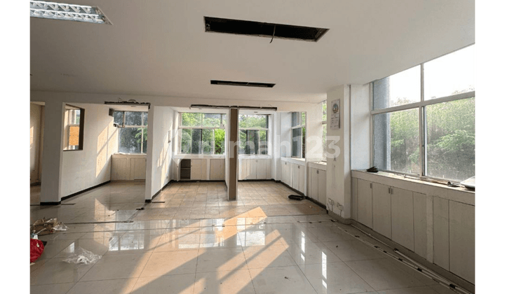 Dijual Gedung Kantor Bentuk Bangunan Hook Menteng Jakpus
