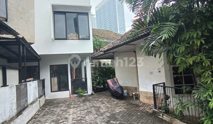 Dijual Rumah Menteng Posisi Hoek Jakarta Pusat