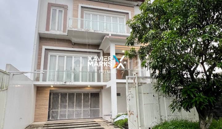 Dijual Rumah Elegan 2 Lantai di Greenwood Araya Malang