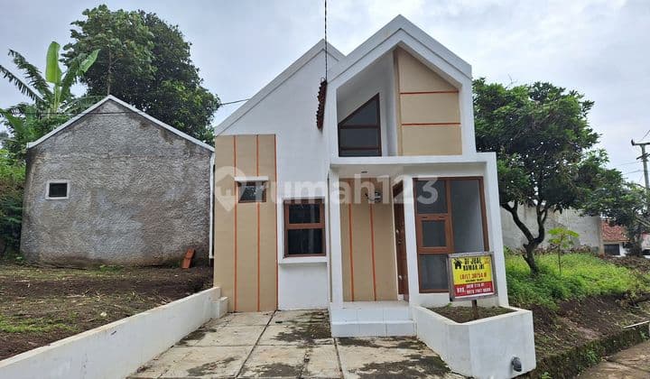 Miliki Rumah Impian dengan Desain Minimalis Modern di Kawasan Bebas Banjir, Lingkungan Aman, Nyaman, dan Cocok untuk Hunian Keluarga Maupun Investasi. Dirancang dengan Tata Ruang Fungsional, Pencahayaan Alami yang Optimal, serta Material Berkualitas untuk