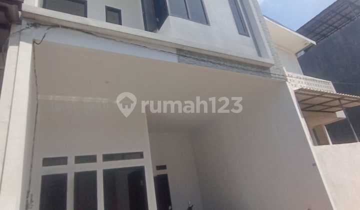 Rumah 2 Lantai Siap Huni Masuk Mobil Bebas Banjir