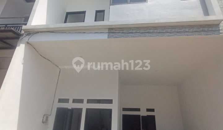 Rumah 2 Lantai Siap Huni Masuk Mobil Bebas Banjir