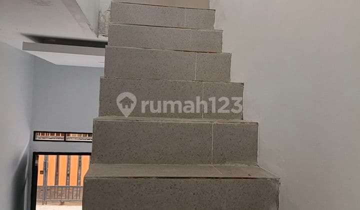 Rumah 2 Lantai Siap Huni Masuk Mobil Bebas Banjir