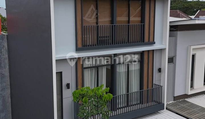 Desain Modern & Lokasi Strategis Best Primary! Rumah Baru Malibu Village 3 Lantai