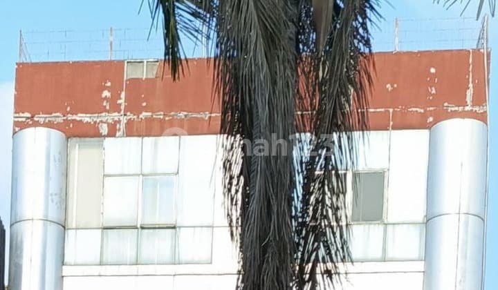 Disewakan Ruko Komersial 4,5 Lantai Lokasi Strategis
