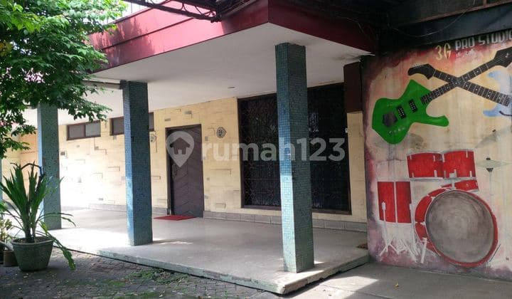 Dijual Rumah 2 Lantai Bentuk Tanah Kotak Murah