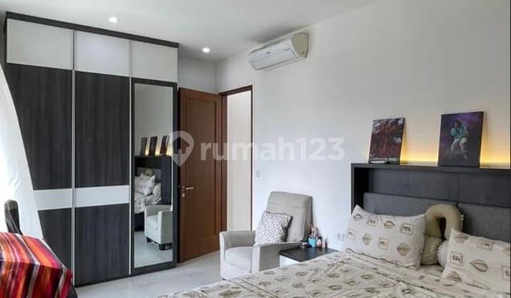 Dijual Rumah Full Furnish di Menteng Lingkungan Eit