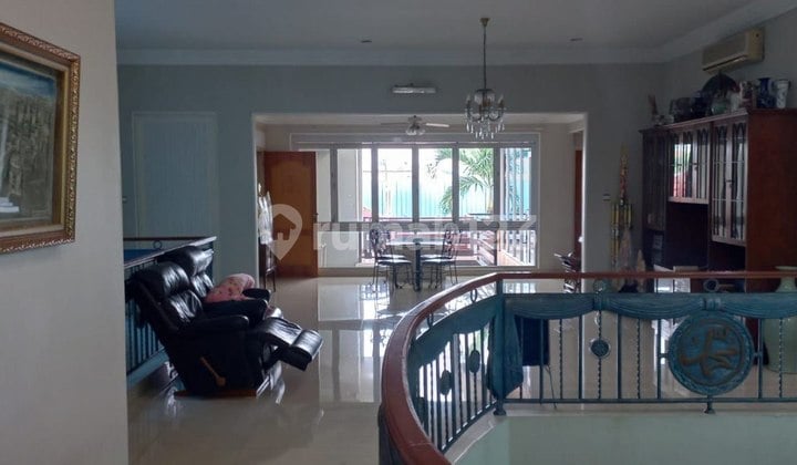 Dijual Rumah Mewah + Mini Gazebo di Menteng