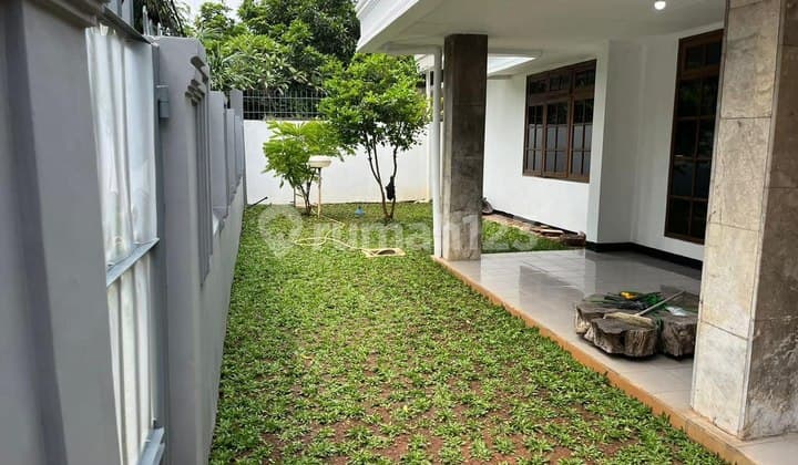 Dijual Baru Renovasi Posisi Hoek di Kramat Pela