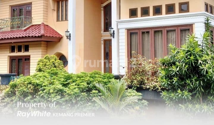 Rumah Classic Dalam Komplek Perumahan Villa Cinere Mas