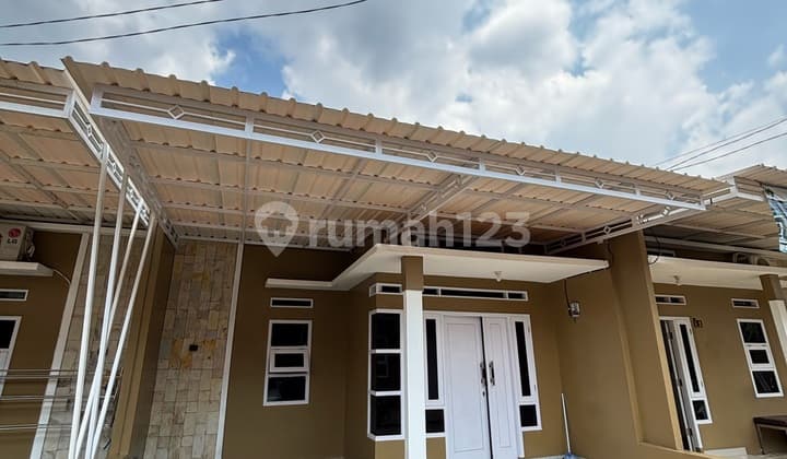 Minimalist House Flood-Free Location in Depok with Freehold Certificate