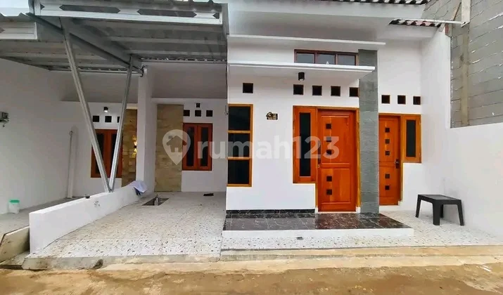 Rumah Minimalis Pinggir Jalan Akses Mudah ke Stasiun