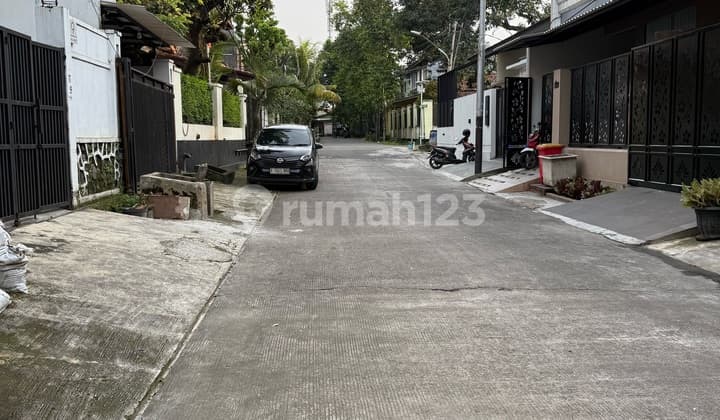 For Quick Sale 2-Story Strategic House in Kebayoran Lana