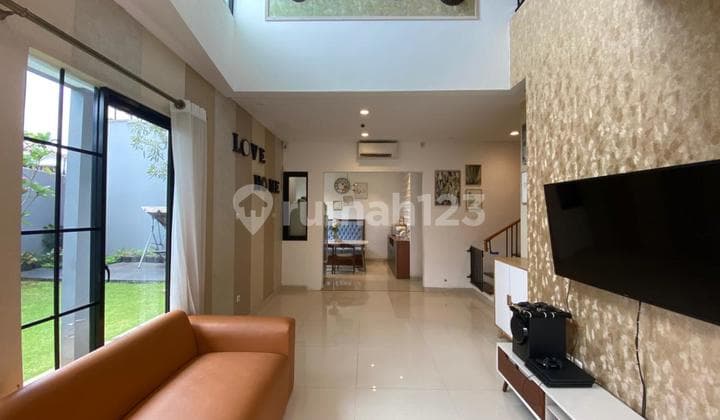 Dijual Rumah Modern Elegan 3 Br Luas 183M2 dengan Finishing Mewah Lokasi Strategis di Grand Trevista Rempoa Tangsel