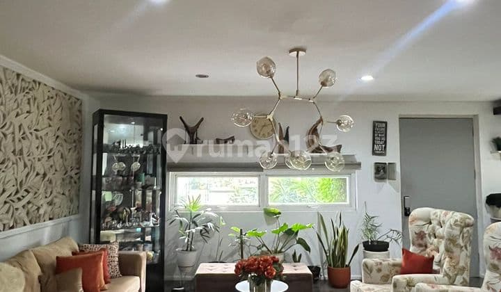 Dijual Rumah Daerah Pesangrahan Posisi Hook D 3+1 Br Luas 350 M2 - Siap Huni & Lokasi Strategis, Pesanggrahan Jakarta Selas