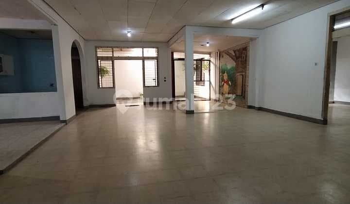 Suitable House for Warehouse and Office Business in Taman Holis Indah