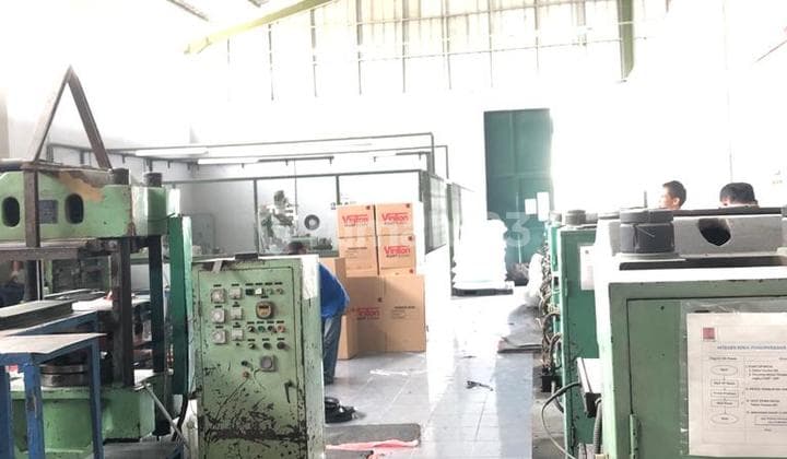 Large Warehouse with Employee Mess in Cimareme, Bandung