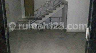 8Al for Rent, Spacious Warehouse Approximately 1400M2 in Curug, Tangerang.