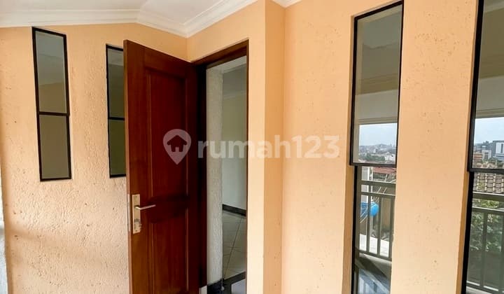 Rumah, 2 Lantai, SHM, di Ciputat Timur