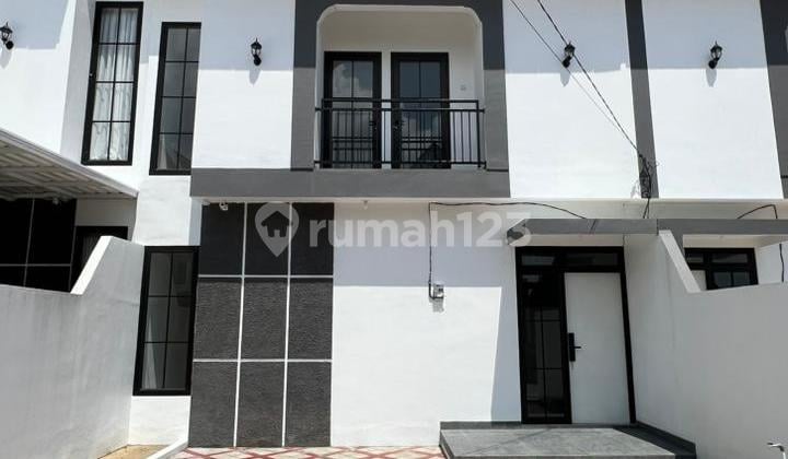 Rumah 2 Lantai 3 Kamar Tidur di Jeruklegi, Cilacap