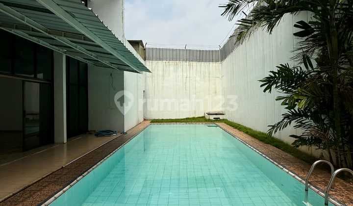 Dijual Rumah Dua Lantai Lokasi di Scbd Jakarta Selatan