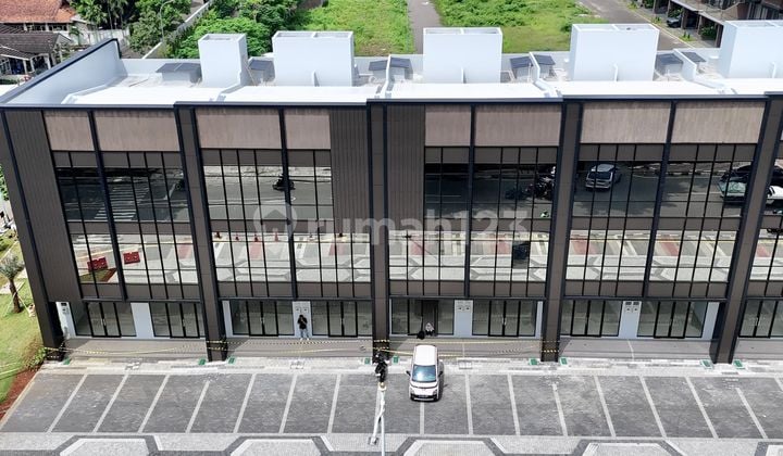 Dijual Ruko Tiga Lantai Lokasi di Area Komersil Fatmawati