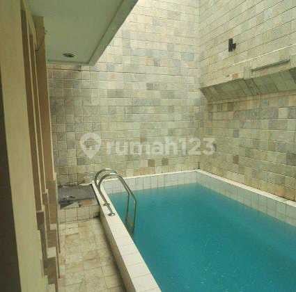 Dijual Rumah 2 Lantai Dalam Komplek Semi Furnished Akses Dekat ke MRT Lebak Bulus