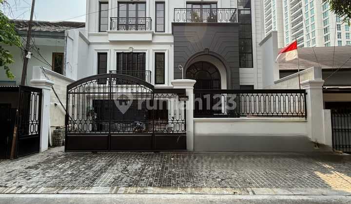New House Ready for Occupancy for Sale in Kebayoran Baru