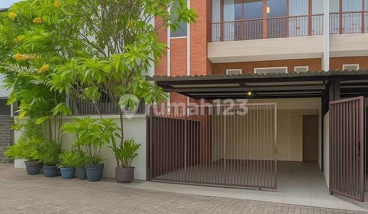 Dijual Rumah Semi Furnished Dekat MRT Cipete