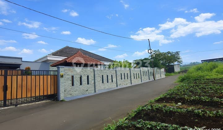 Dijual Rumah Siap Huni Konsep Villa Lokasi Dekat Wisata Bogor