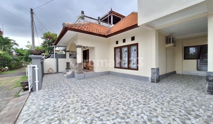 High-End Tropical Villa In Prime Location