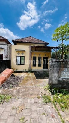 Jarang Ada! 2 Unit Rumah Dekat Taman Kota Tabanan