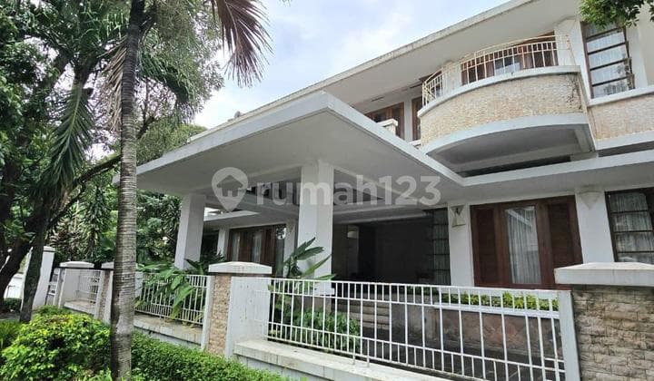 Serene and Spacious House in Kebayoran Baru. in Pondok Indah, South Jakarta.