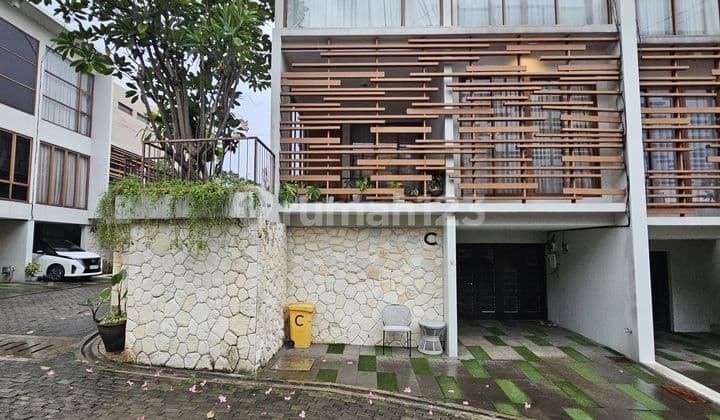 Dijual Rumah Townhouse Minimalis Tropis Semin Furnish
