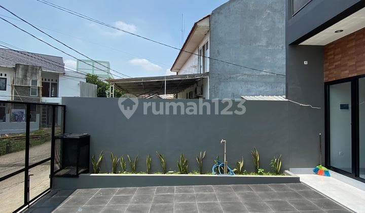 Pramuka Depok Dijual Rumah Baru Scandinavian Modern Style 3 Unit ( 2 Indent )