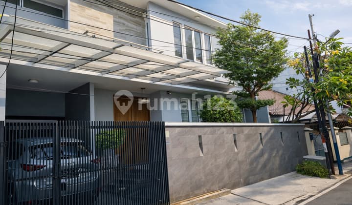 Rumah Modern Minimalis Super Terawat di Cempaka Putih Tengah - Bebas Banjir