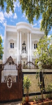 Rumah Mewah Klasik 3,5 Lantai Fully Furnished Dalam Kota - Lt 300 M²
