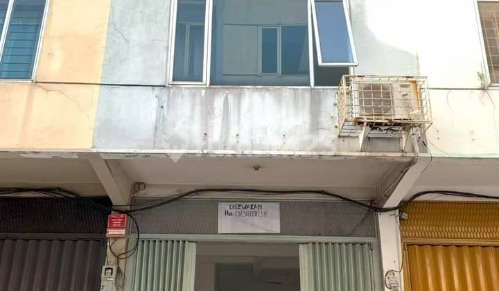 For Rent: Ruko Bubutan Surabaya Near BG Junction, Strategic Location, 3.5 Floors