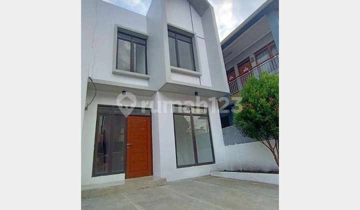 Rumah Cantik Siap Huni di Ciganitri Buahbatu Bandung