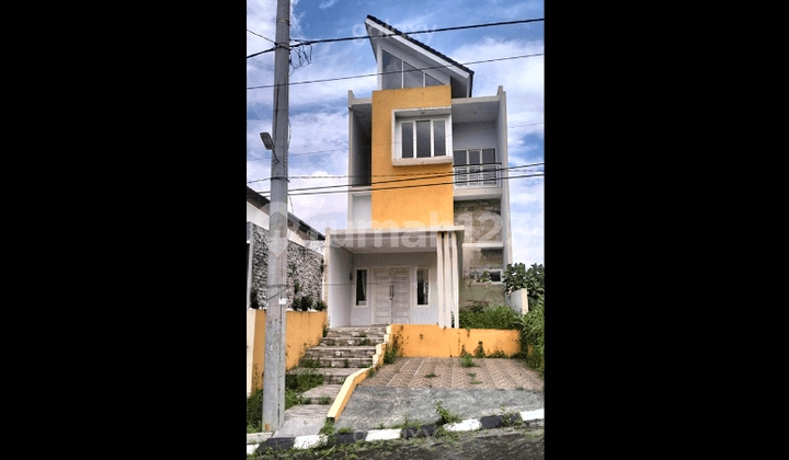 Rumah Bagus 2 Lantai Villa Bukit Sengkaling Malang Gmk03956