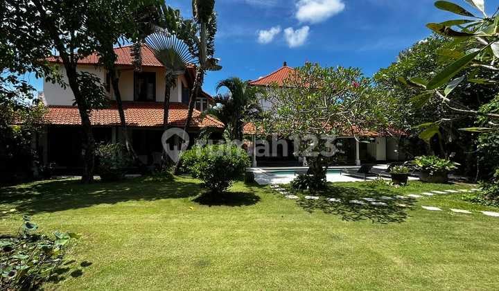 Artistic Villa Just 1 Km From Pererenan Beach