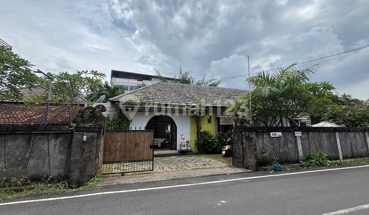 Villa Leasehold di Kerobokan - Dekat Batu Belig Beach (Until 2038)