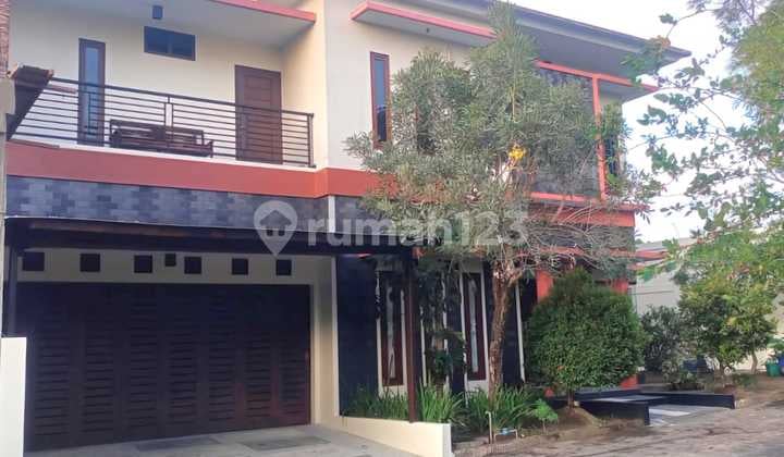 Rumah Mewah Full Furnished Siap Huni Dalam Perumahan