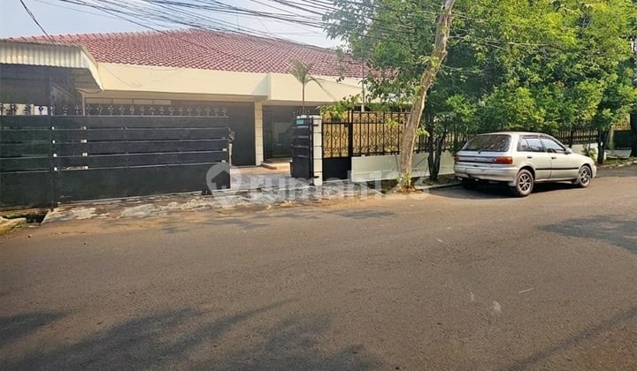 Rumah Lama Dibawah NJOP Masih Layak Huni Dijual Murahcocok Buat Kantor Lokasi Radio Dalam Dekat MRT Blok M.dan Pondok Indah Mall Rumah